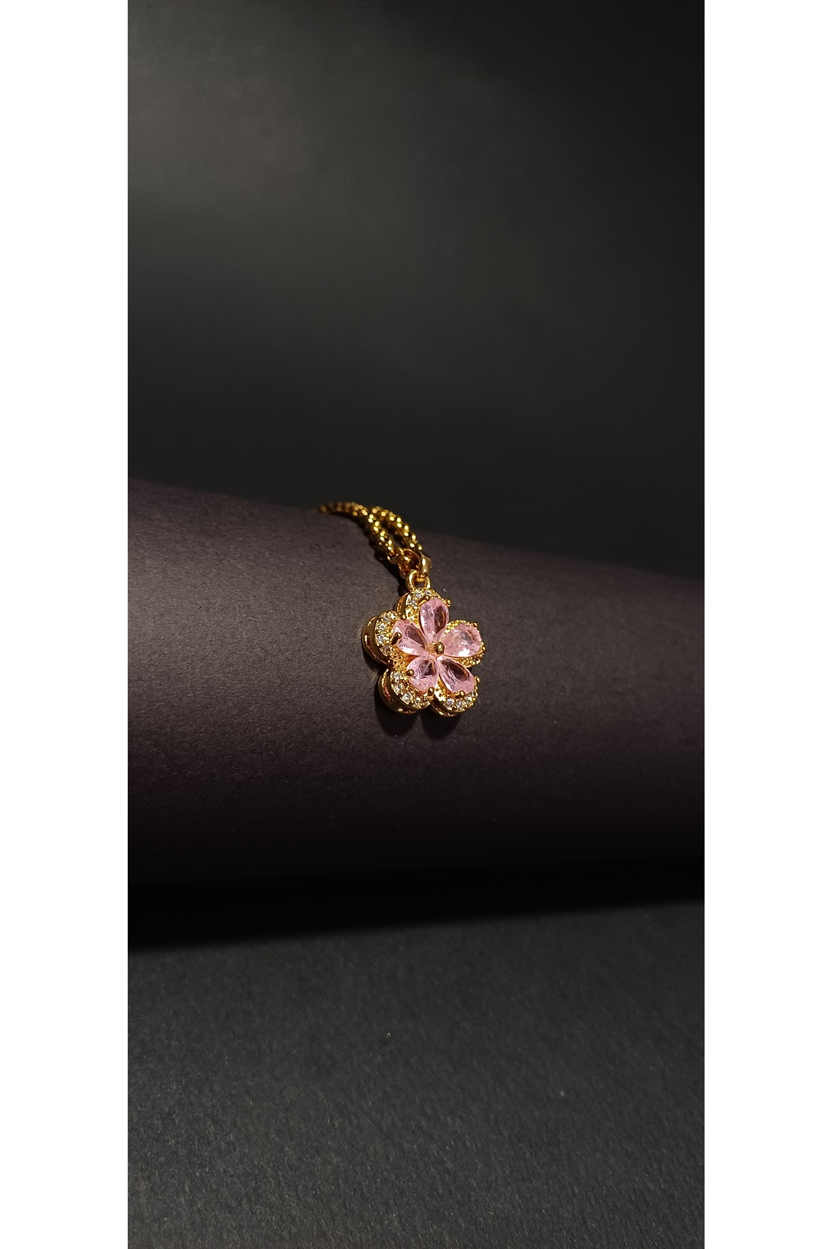 Pembe Zirkon Taşlı Çiçek Kolye | Kararmaz Gold Çelik Kadın Kolye 316L Paslanmaz Pembe Zirkon Taşlı Çiçek Kolye | Kararmaz Gold Çelik Kadın Kolye 316L Paslanmaz - Görsel 2