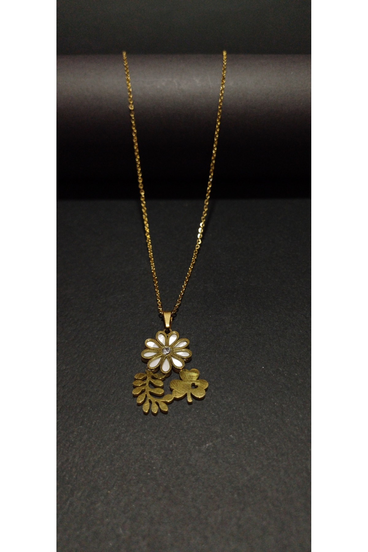 1_org_zoom (2) Gold Çelik Papatya ve Yonca Kolye - Kararmaz 316L Paslanmaz Çelik Şans ve Zarafet Kadın Kolye - Görsel 4