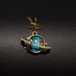 Gezegen Temalı Gold Çelik Kolye | Sonsuzluk ve Kozmik Enerji Sembolü Kararmaz Takı