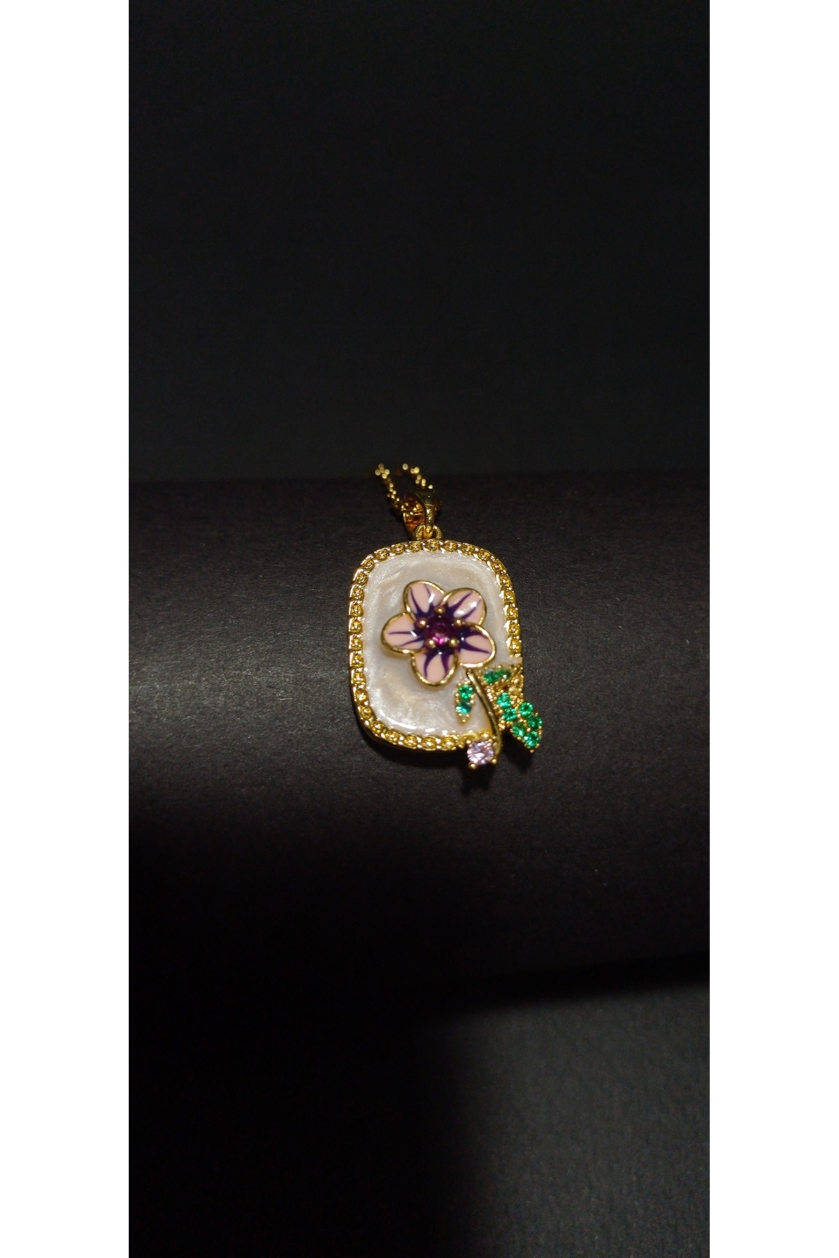 1_org_zoom (28) Vintage Çiçek Desenli Gold Çelik Kolye | 316L Paslanmaz, Kararmaz ve Zamansız Şıklık - Görsel 1