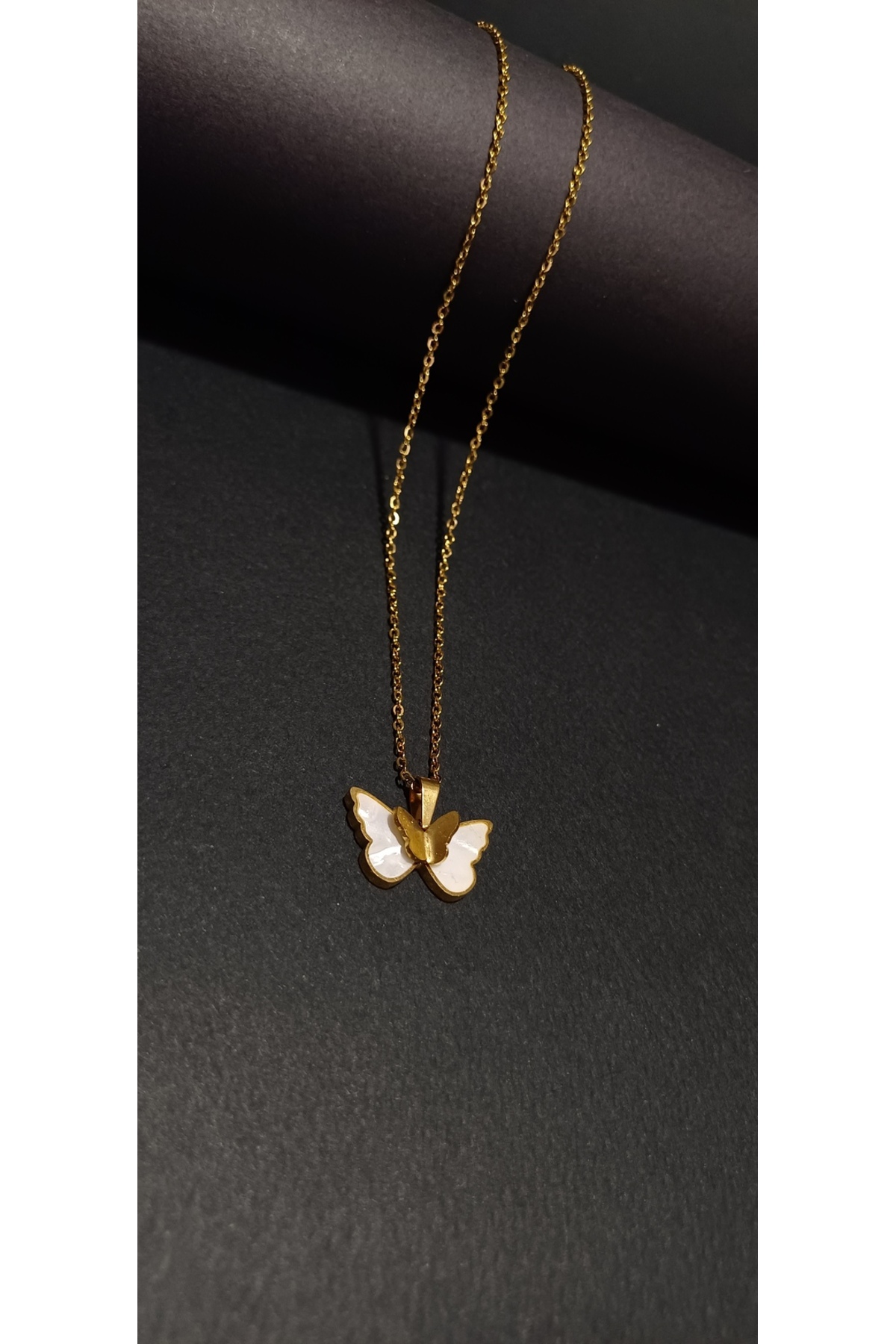 1_org_zoom (30) Gold Çelik Kelebek Kolye Beyaz Sedef Figürlü - Kararmaz Suya Dayanıklı Kadın Kolye - Görsel 3